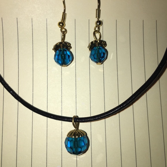 🆕Blue crystal necklace & earrings set NWT - Picture 6 of 8